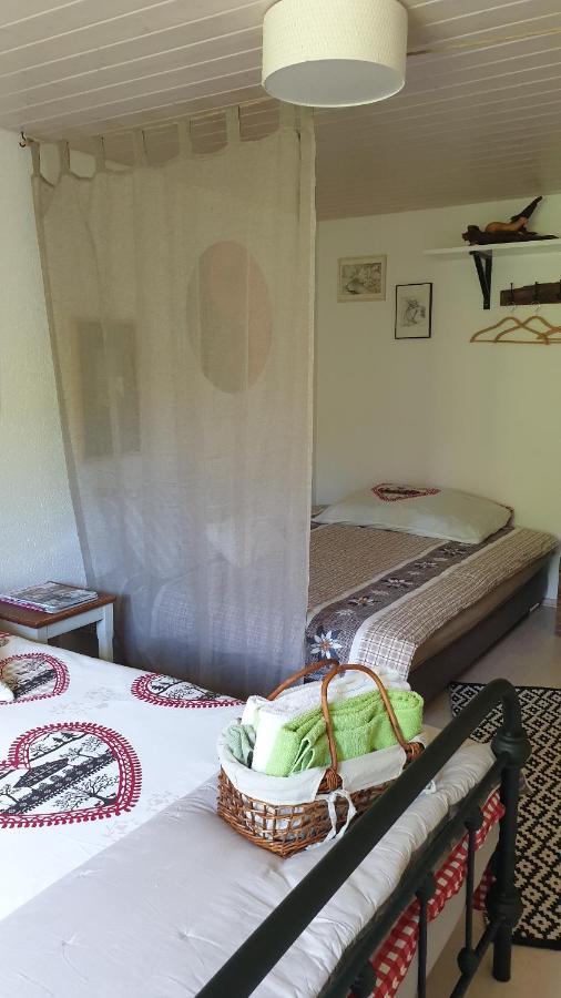 Agréable chambre d'hôtes, au calme, dans la nature Roches Extérieur photo