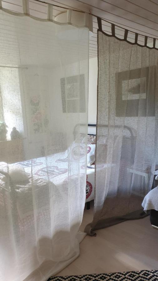 Agréable chambre d'hôtes, au calme, dans la nature Roches Extérieur photo