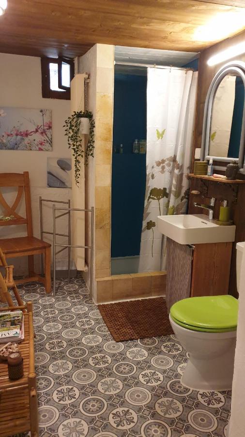 Agréable chambre d'hôtes, au calme, dans la nature Roches Extérieur photo